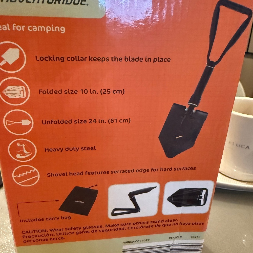 Folding shovel